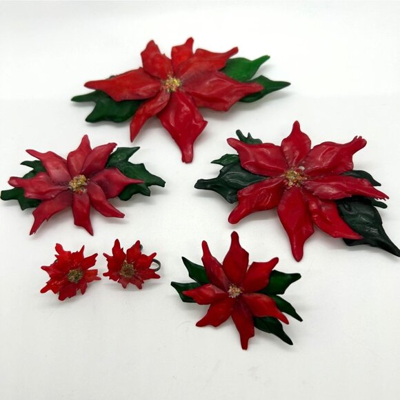 Vintage Poinsettia Brooches 1940s WWII Era Acrylic 4 Pins and Earrings Floral - Picture 2 of 16